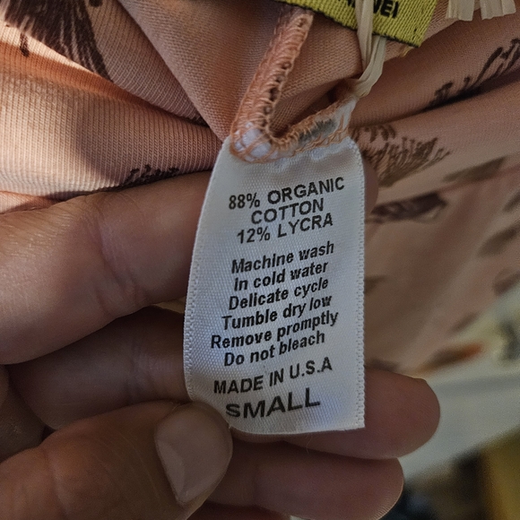 KEALOPIKO BIKE SHORTS - SIZE SMALL - LEHUA PRINT - PINK/PEACH COLOR - Picture 3 of 4